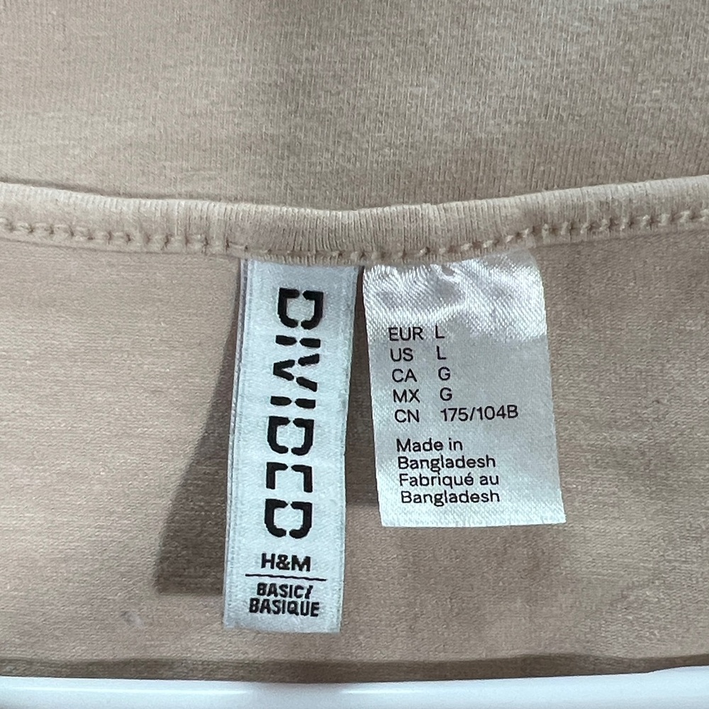 H&M V-Neck Short Sleeve Tee - Picture 3 of 4